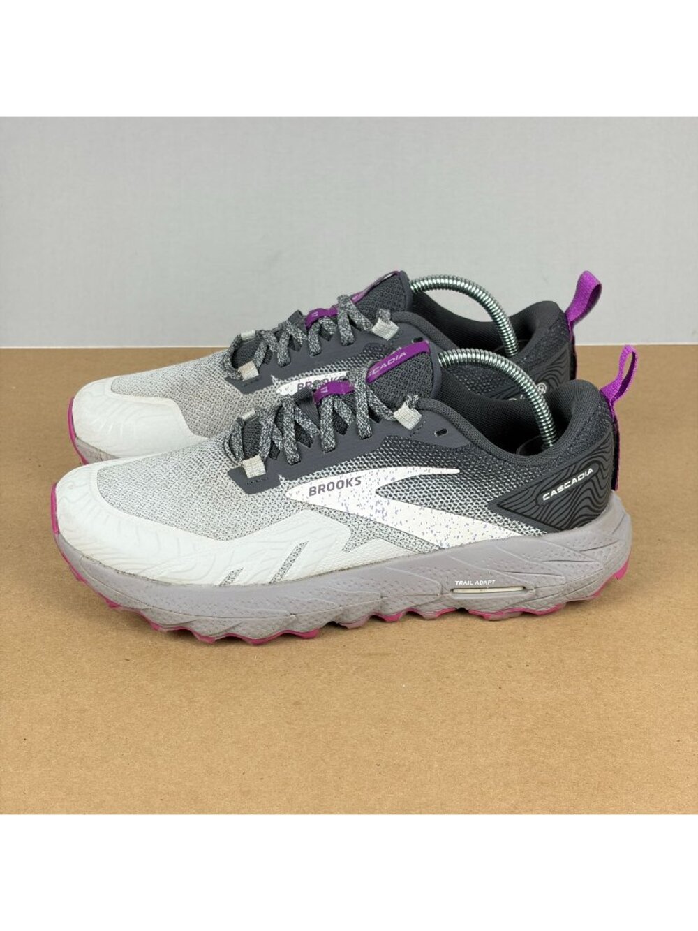 Brooks Cascadia 17 Athletic Hiking Shoes Womens 8 Oyster Purple Grey Low Top